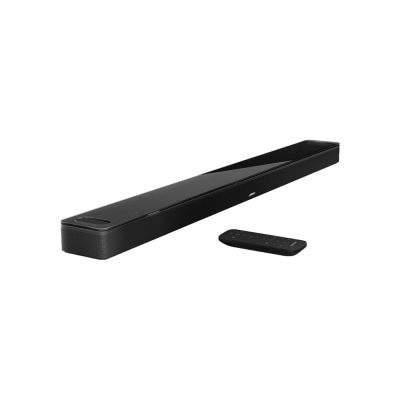 Barra de sonido Bose Smart Ultra Soundbar color negro sobre mesa con tv de fondo